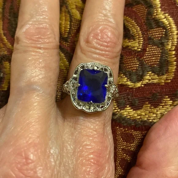 Size 7 Deep Blue Zirconia Ring - Picture 1 of 2